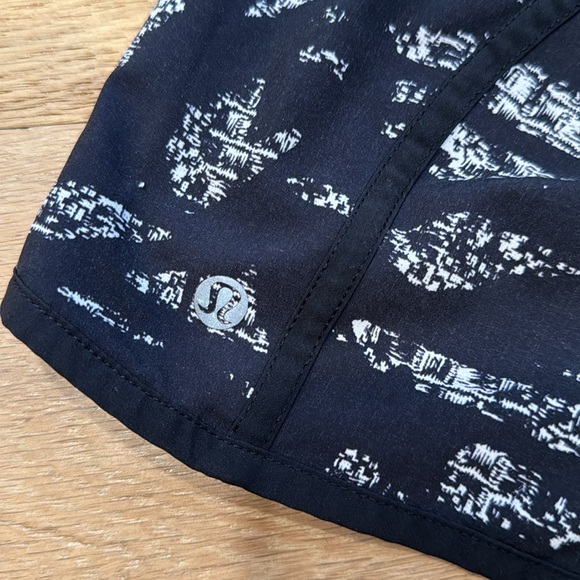 Lululemon Track that shorts - Picture 3 of 3